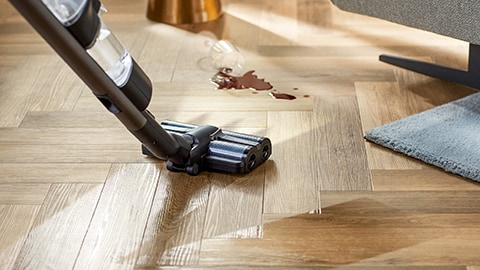 Bezprzewodowy odkurzacz Philips AquaTrio z funkcją mycia serii 9000 usuwa jeszcze więcej mokrych i suchych zabrudzeń