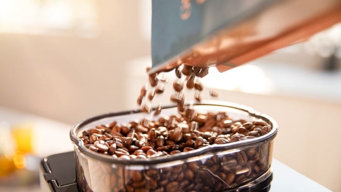 Ekspres do kawy z młynkiem i spieniaczem – jaki wybrać?