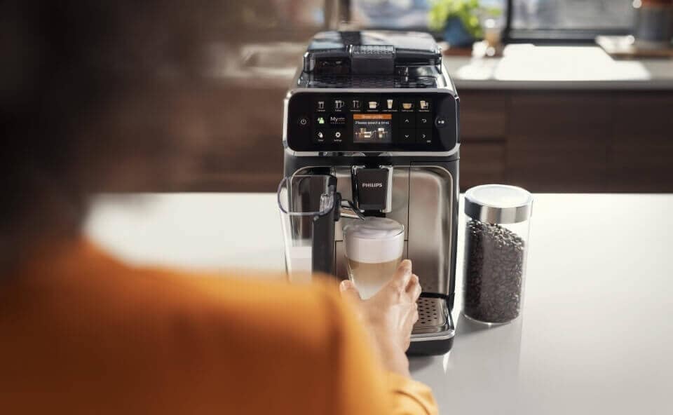 System LatteGo umożliwia przygotowanie pysznej, mlecznej kawy