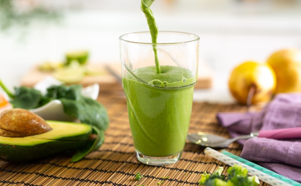 Zielony sok warzywny skutecznie gasi pragnienie.