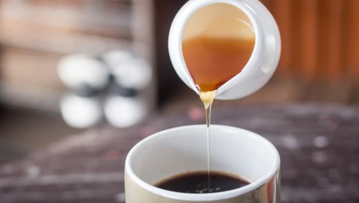 Kawa z miodem – czy jest zdrowa? Jak ją przygotować?