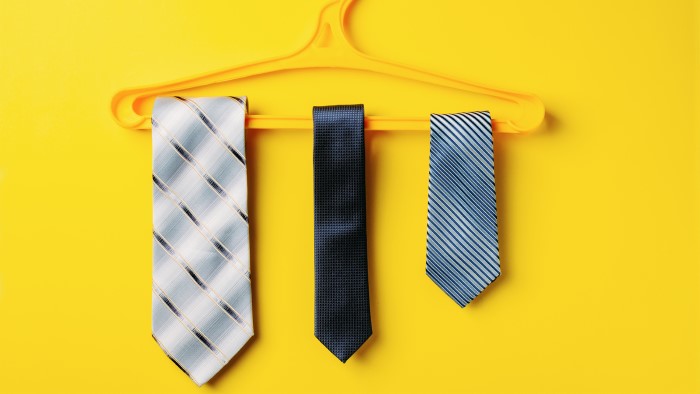 Jak czyścić krawat - pranie, prasowanie i składanie krawata