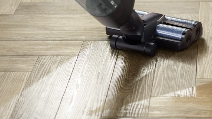Mycie podłogi bez smug – czemu po myciu podłogi powstają smugi?