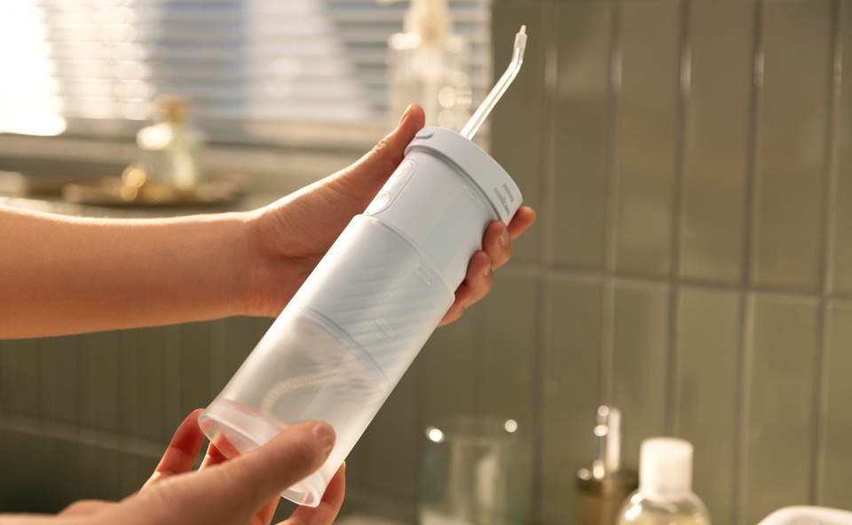 Irygator do zęb&oacute;w Philips z technologią Quad Stream