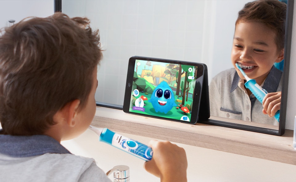 Szczoteczkę Sonicare for Kids za pomocą Bluetooth możesz zsynchronizować z telefonem lub tabletem.