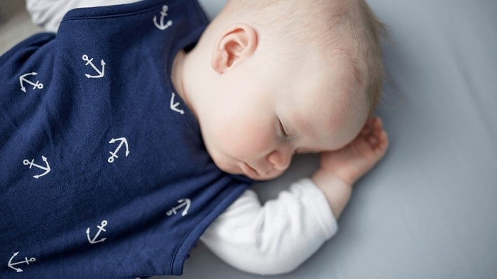 Ile powinien spać niemowlak?