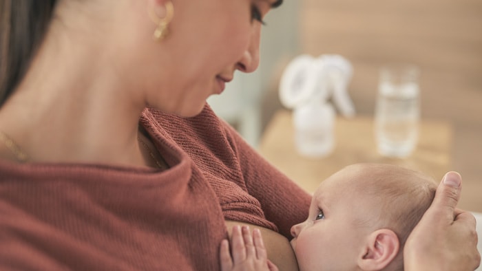 Jak często karmić noworodka i niemowlaka piersią?