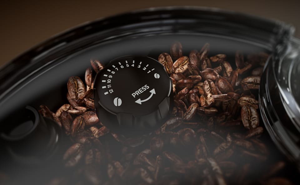 Ziarna kawy w ekspresie z mlynkiem