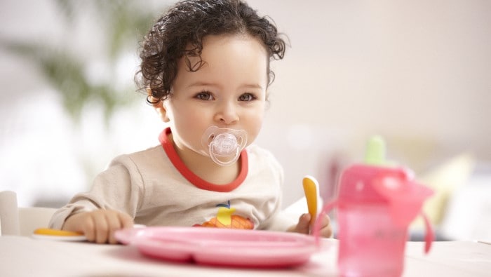 Jak nauczyć dziecko samodzielnego jedzenia?