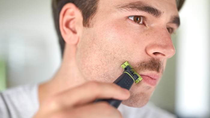 Krosty po goleniu u mężczyzn &ndash; jak uniknąć pryszczy po goleniu twarzy