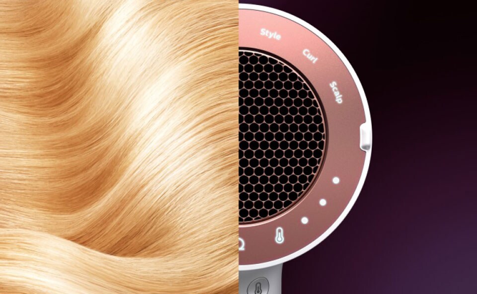Suszarka z pielęgnacją jonową zapobiega elektryzowaniu się włosów.