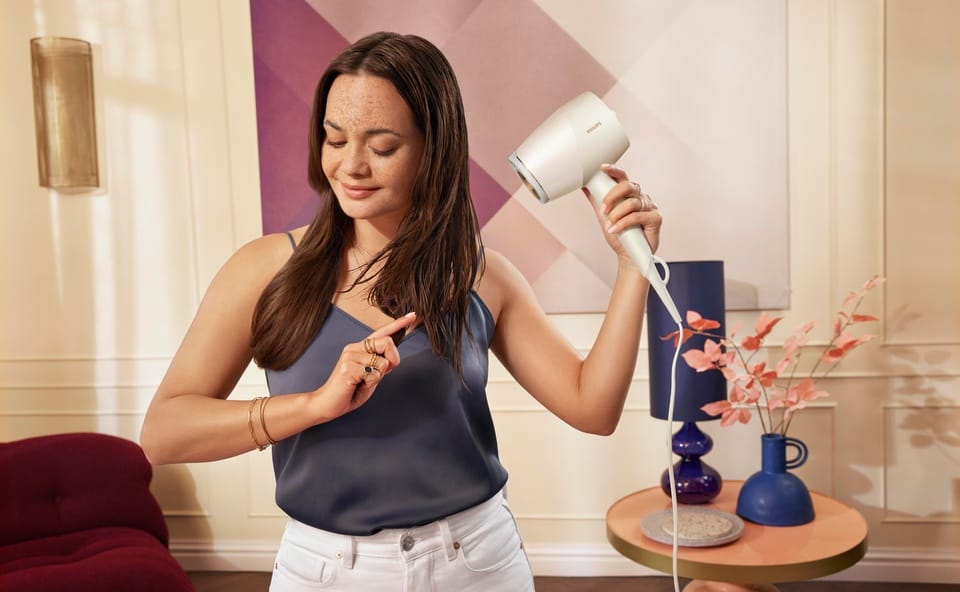 Suszarka Philips SenseIQ do wymagających włos&oacute;w