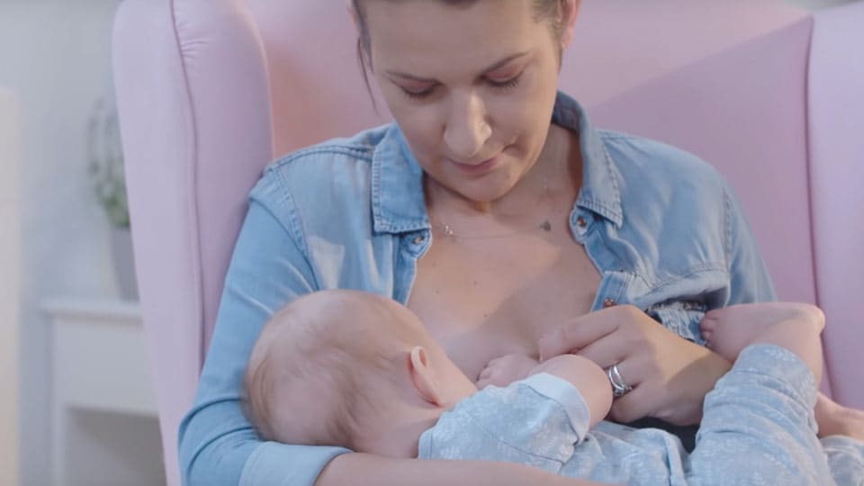 Porady jak sobie radzić z problemami występującymi podczas karmienia niemowlaka piersią.