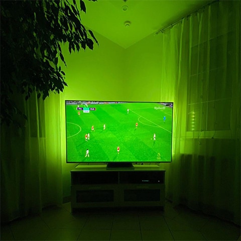 Mecz piłki nożnej na telewizorze Ambilight